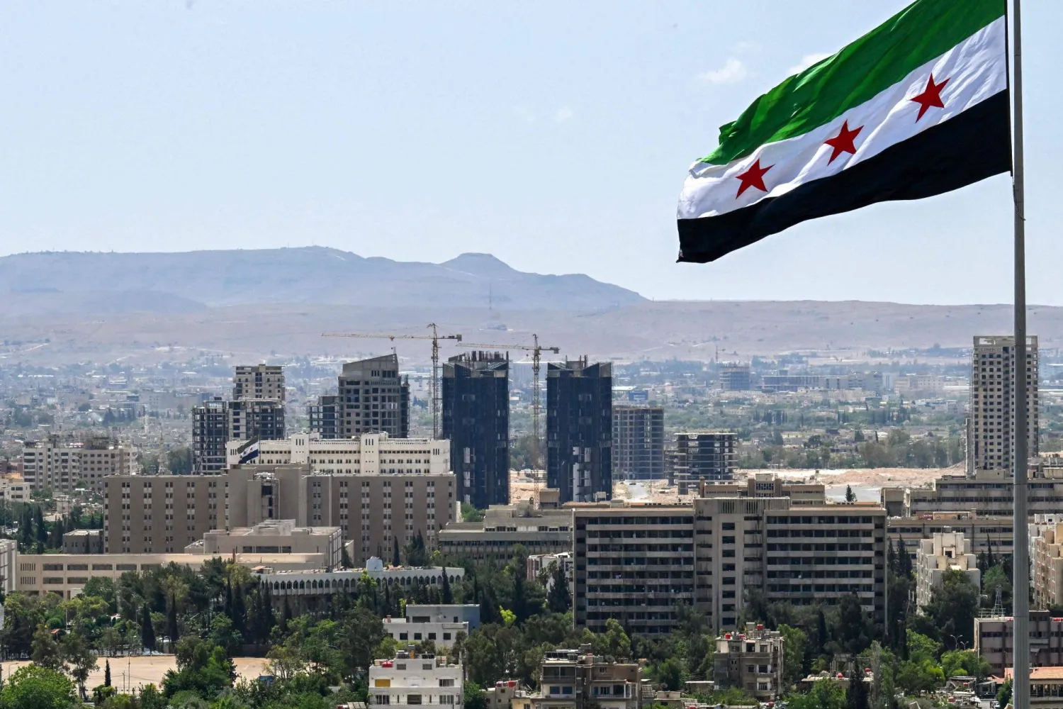 سوريا تعود إلى «سويفت»… فما هو نظام سويفت ولماذا يعتبر حجر الزاوية في الاقتصاد العالمي؟