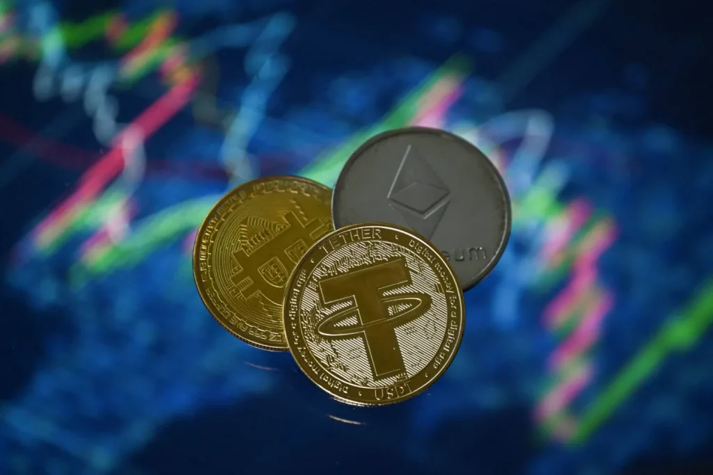 الولايات المتحدة تقترب من إقرار أول قانون لتنظيم العملات المستقرة وسط جدل حول استثناء ترمب
