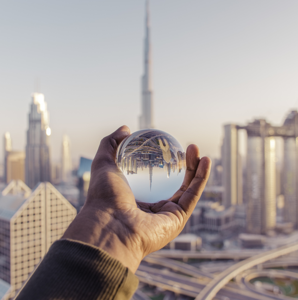 انخفاض مؤشر PMI في الإمارات إلى أدنى مستوى منذ 2021: ما الأسباب والتداعيات؟