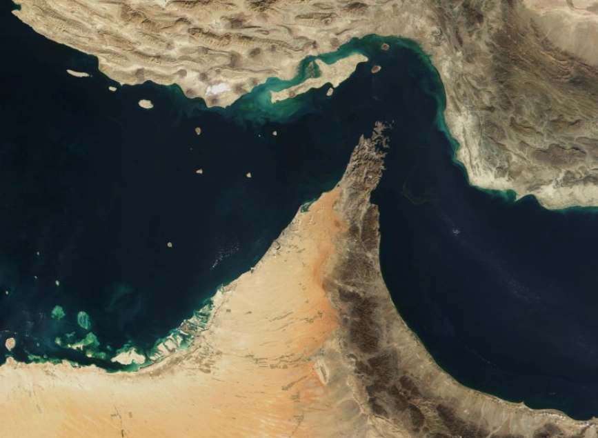 مضيق هرمز: الشريان الحيوي للاقتصاد العالمي على حافة الاضطراب