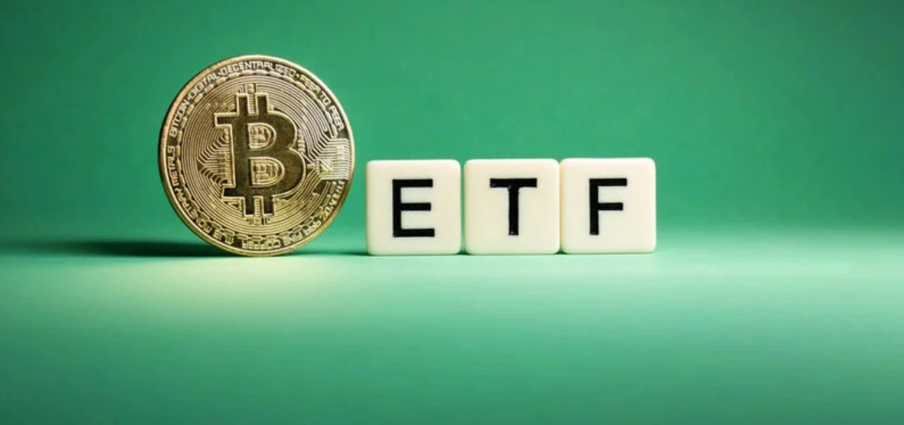 صناديق البيتكوين الفورية في الولايات المتحدة تقترب من تريليون دولار: إنجاز تاريخي لسوق الكريبتو