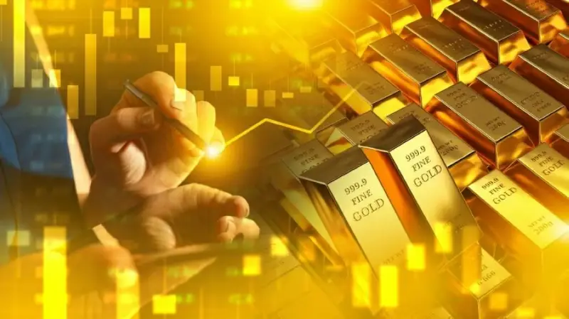 الذهب يتراجع مع تفاؤل الأسواق بتقدم الاتفاقيات التجارية وتمديد الإعفاءات الجمركية