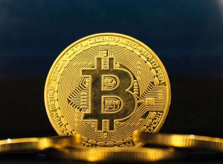 تدفقات قوية في صناديق البيتكوين والإيثيريوم تعزز زخم يوليو