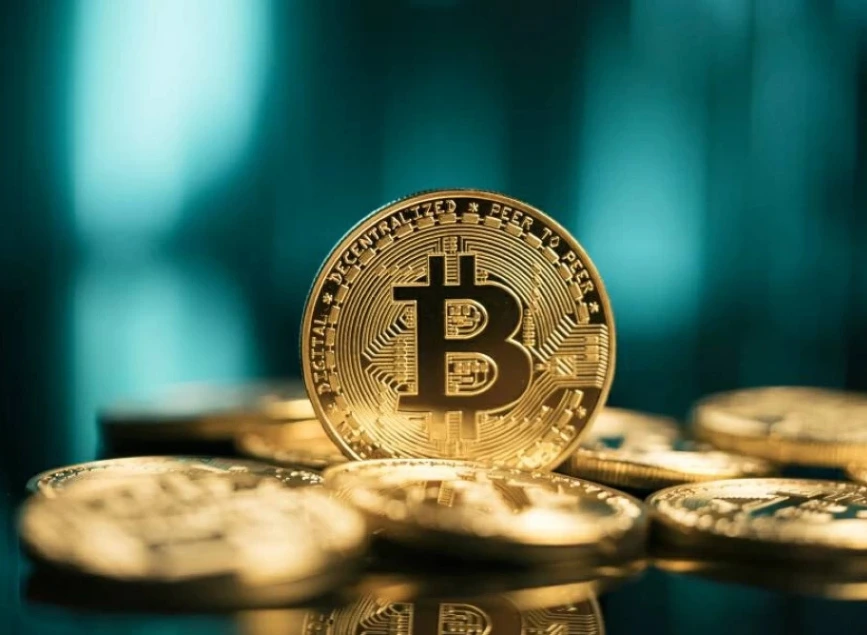 سعر عملة البيتكوين يحطم الأرقام القياسية ويتجاوز 124 ألف دولار
