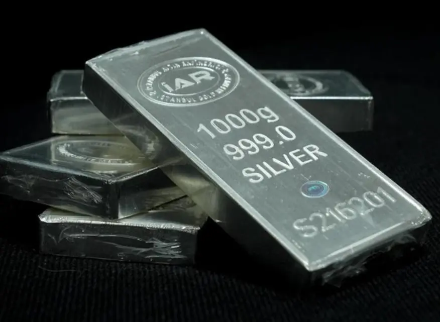 سعر الفضة يسجل قمة تاريخية جديدة ويتجاوز 51 دولارًا