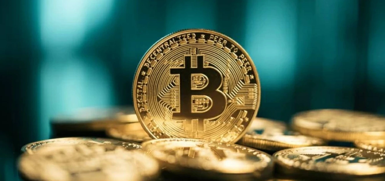 سعر عملة البيتكوين يحطم الأرقام القياسية ويتجاوز 124 ألف دولار