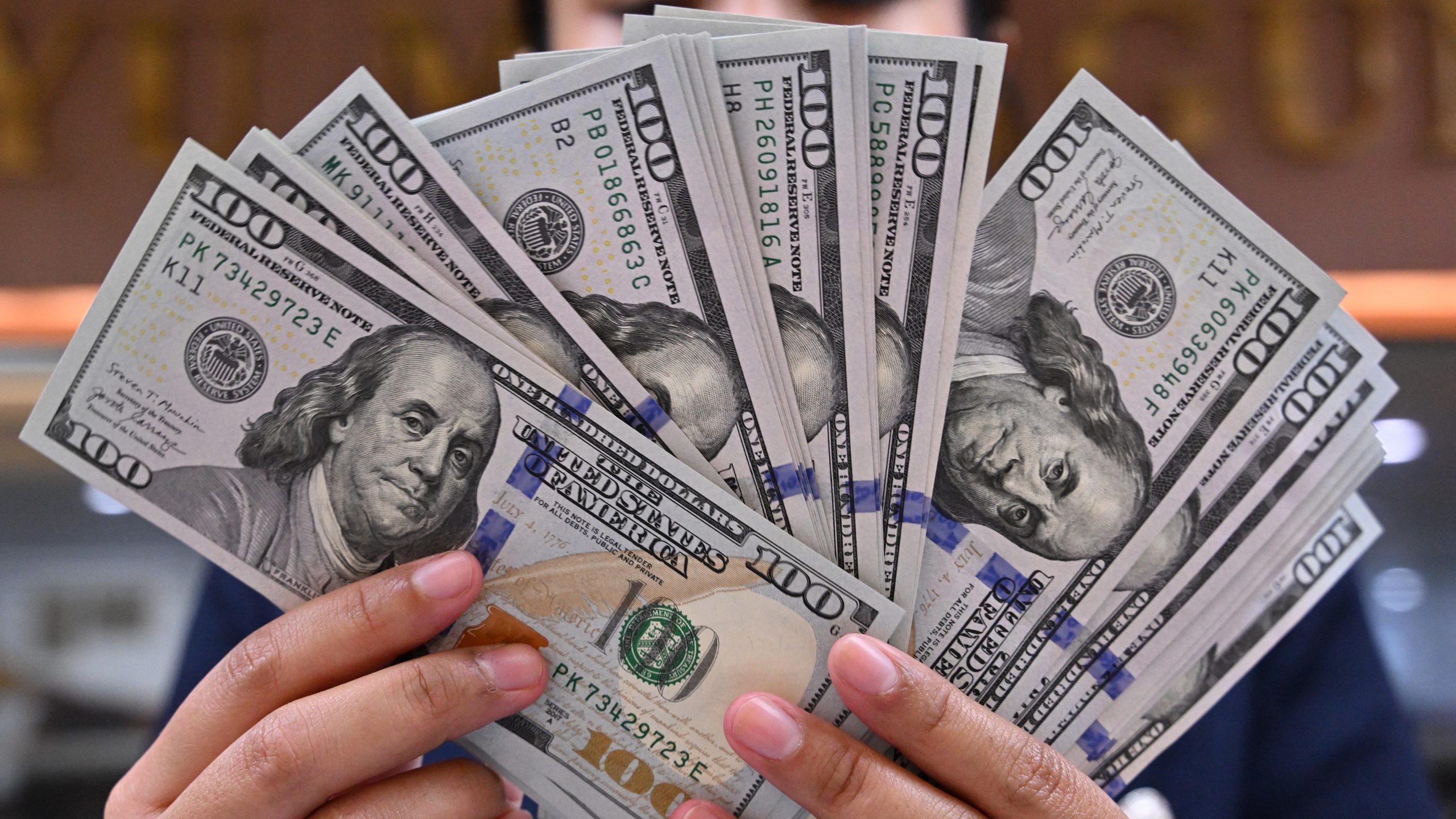 مؤشر الدولار يقترب من أعلى مستوى في عام بدعم من توقعات تشديد سياسة الفيدرالي