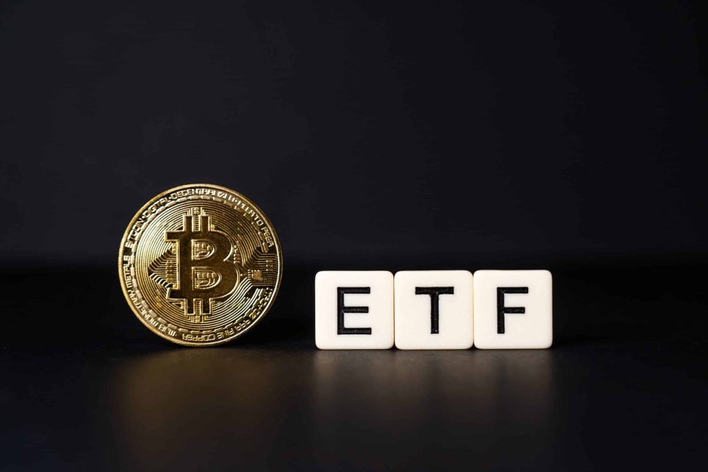 تدفقات خارجة متواصلة من صناديق spot bitcoin ETF الأميركية للأسبوع السادس على التوالي